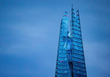 Framed Print The Shard illuminated Blue for the NHS during Covid19 - Limited Edition of 1 thumb