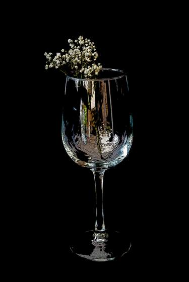 Stylized wine glass thumb