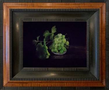 "Green grapes with reflection" thumb
