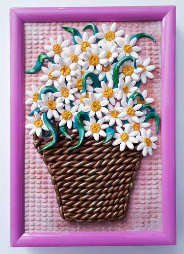 Bouquet of daisies in a basket thumb