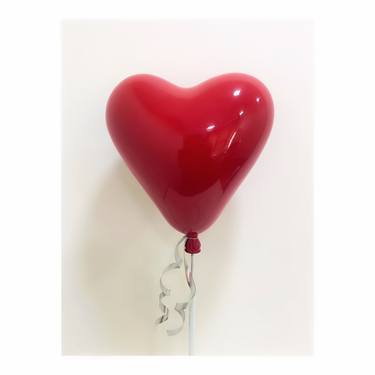 Red heart shaped balloon sculpture thumb