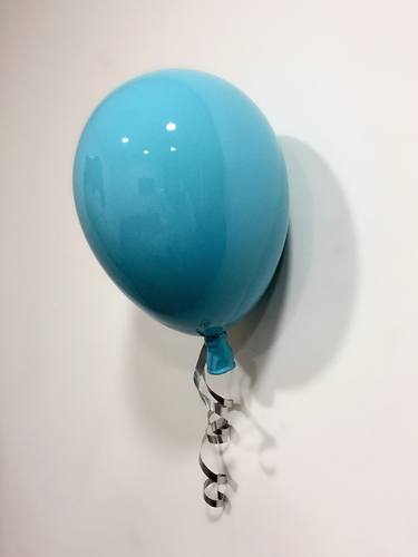 Wall mounted balloon sculpture - Blue thumb