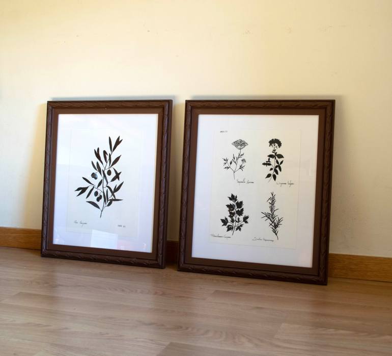 Original Figurative Botanic Drawing by Amaia Bloom