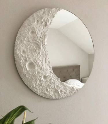 Moon mirror thumb