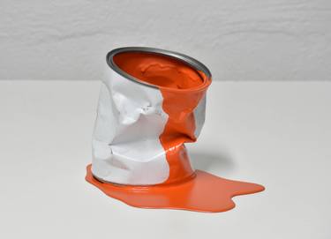 Le pot de peinture orange thumb