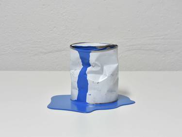 Le pot de peinture bleu thumb