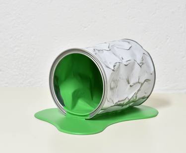 Le vieux pot de peinture vert thumb