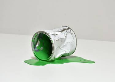 Le vieux pot de peinture vert 2 image