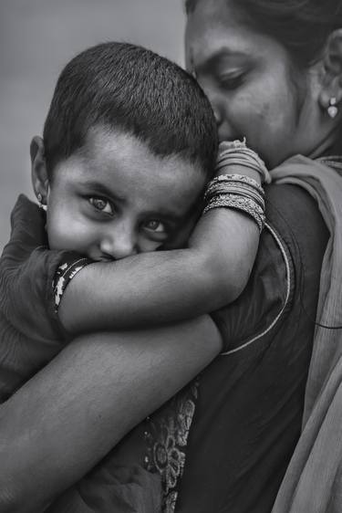 Mother and Daughter, India. - Limited Edition of 200 thumb