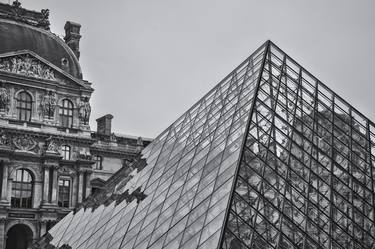 Louvre Museum thumb