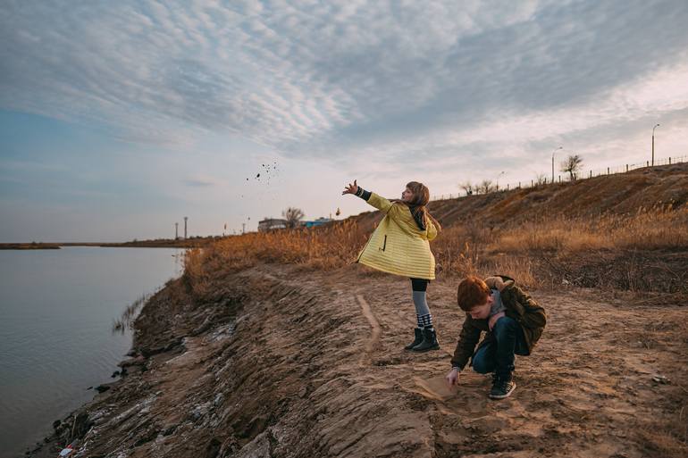 Children play sand by the river - Print