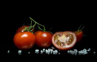 Fresh tomatoes with salt in the dark - Limited Edition of 10 thumb