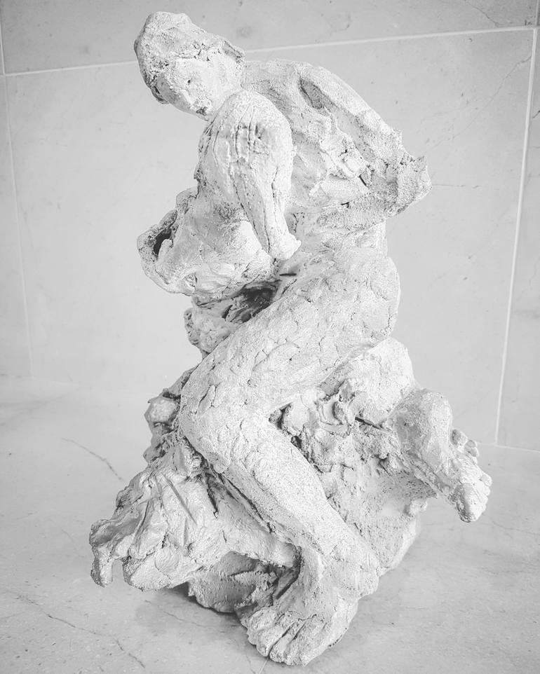 Original Figurative Love Sculpture by Eduardo Romaguera