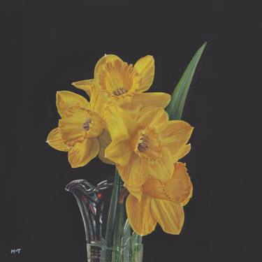 Daffodils in vase thumb