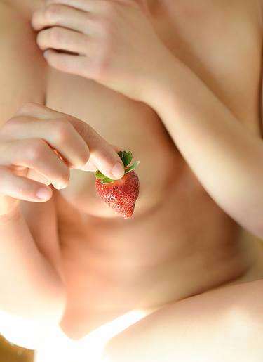 Strawberry thumb
