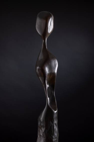Woman (in bronze) thumb