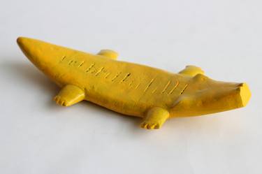 Yellow flat crocodile thumb