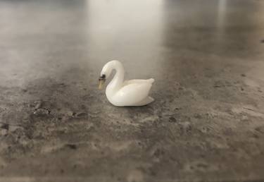 Micro swan thumb