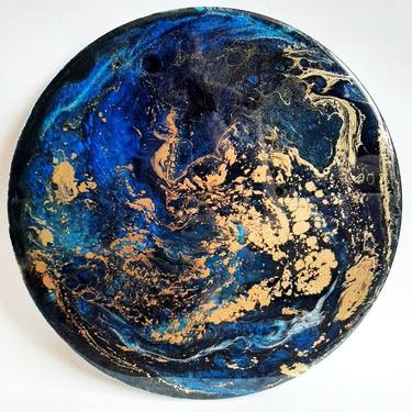 Outer space / resin gold black round print thumb