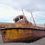 En la costa atlántica argentina, y en el Delta del Río Tigre, en Buenos Aires, Argentina, existe una gran cantidad de barcos abandonados y encallados que el paso del tiempo los ha transformado en un motivo interesante para dibujar y pintar. La técnica de la tiza pastel me resultó muy expresiva para este caso.
