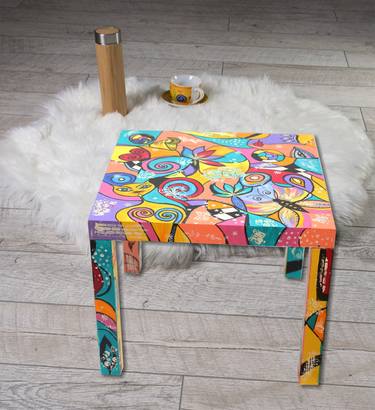 Art table - a colorful accent in the home thumb