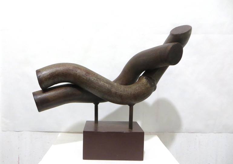 Original Minimalism Body Sculpture by Giovanni Morgese