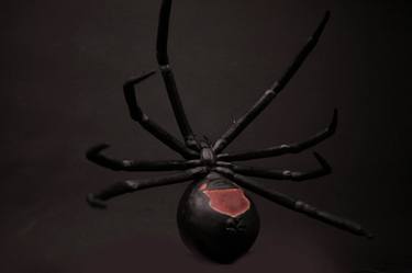 Black Widow Bigature sculpture thumb