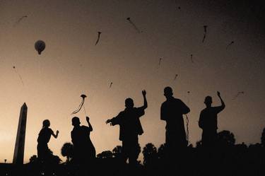 Kids flying kites in the Santo Domingo malecón. thumb