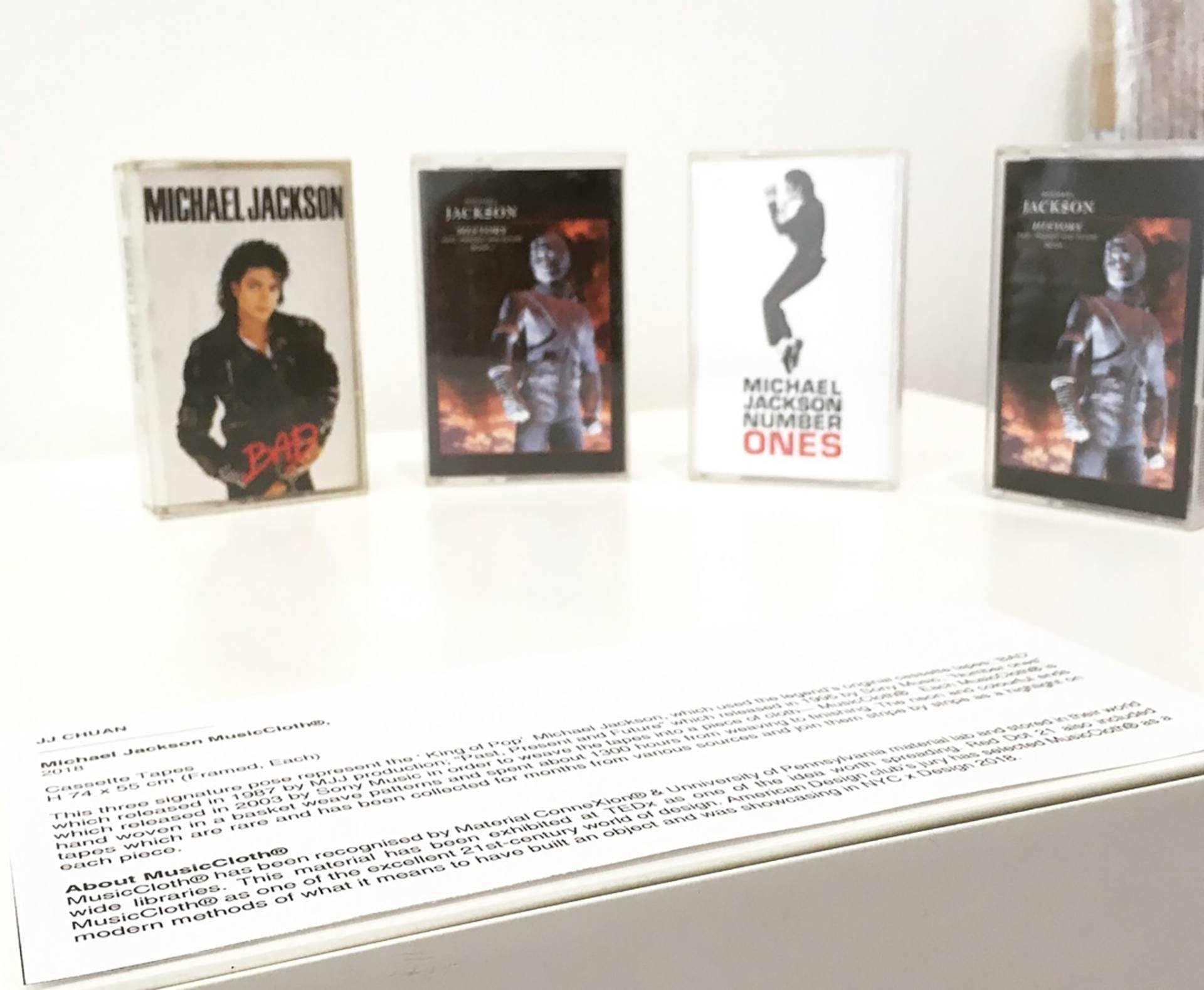 Lateral do PSG faz 'pose de Michael Jackson' em capa de revista