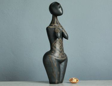 Sculptural ceramic vessel "Venus from Easter Island" thumb