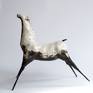 Cavallo iin ceramica realizzato a mano,smalto craquelè,metallo per le zmpe,carta pesta per il raccordo tra corpo e zampe,decoro tecnica mista