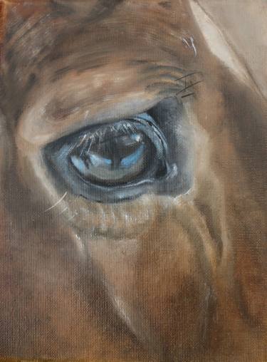 Horse eye speaking thumb