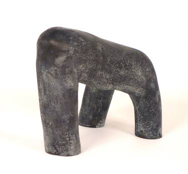 Bear abstraction inspired by Sonja Ferlov Mancoba, bronze patinated thumb