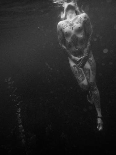 Underwater nude thumb