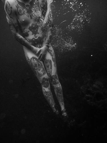 Tattoo women underwater - Limited Edition of 3 image