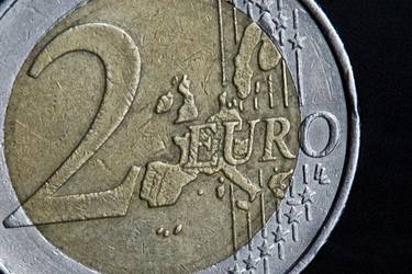 Two euro thumb