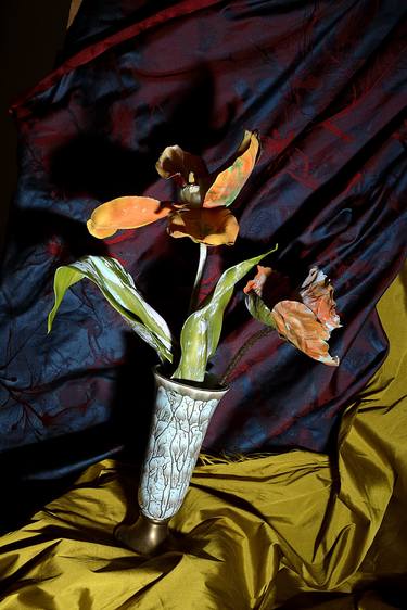 Tilting Vase With Painted Flowers thumb