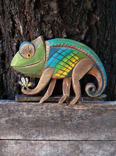 Wooden chameleon sculpture ,Wooden Hanging chameleon ,Handmade chameleon thumb