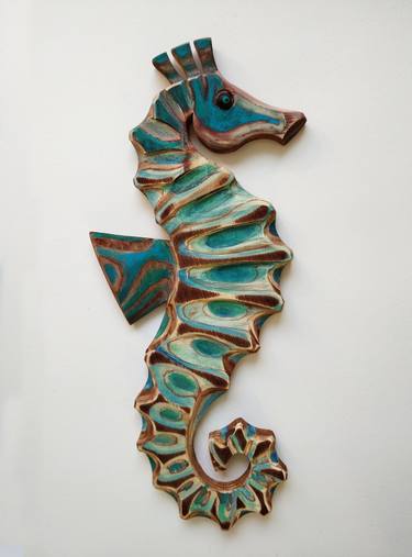 Wooden seahorse, Seahorse relief thumb