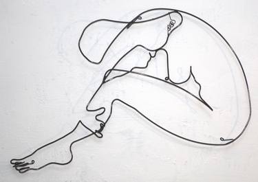 reclining nude #7628 wire art thumb