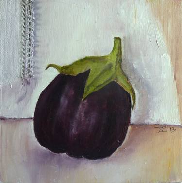 Aubergine with lace thumb