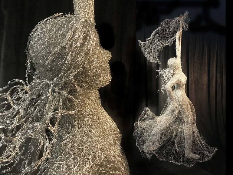 Amazing figurative steel wire sculptures by sculptor Sheena McCorquodale