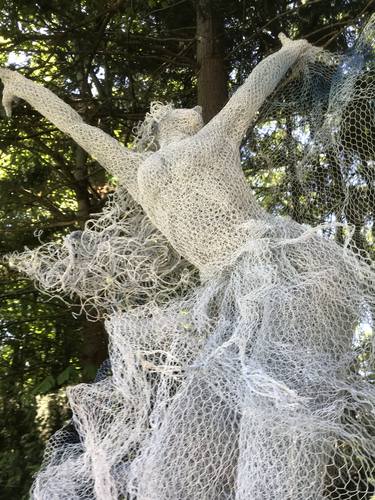 Amazing figurative steel wire sculptures by sculptor Sheena McCorquodale