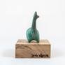 This artwork belongs to the Llamas serie.
Llamas are domestic animals used by the peoples of the Andes Mountains from thousands of years ago.
This piece belongs to the latest year of the Llamas Serie (2016-17), Jesus searched to add more motion for his llamas.
This is the smallest version of the Curved Green Llama.
“I wanted to stablish an iconic figurative piece which represent a sacred animal of the Andes: The Llama”, said the artist.