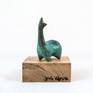 This artwork belongs to the Llamas serie.
Llamas are domestic animals used by the peoples of the Andes Mountains from thousands of years ago.
This piece belongs to the latest year of the Llamas Serie (2016-17), Jesus searched to add more motion for his llamas.
This is the smallest version of the Curved Green Llama.
“I wanted to stablish an iconic figurative piece which represent a sacred animal of the Andes: The Llama”, said the artist.