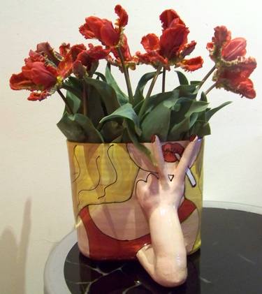 No Smoking Vase thumb