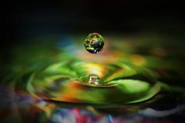 Water drop in green thumb