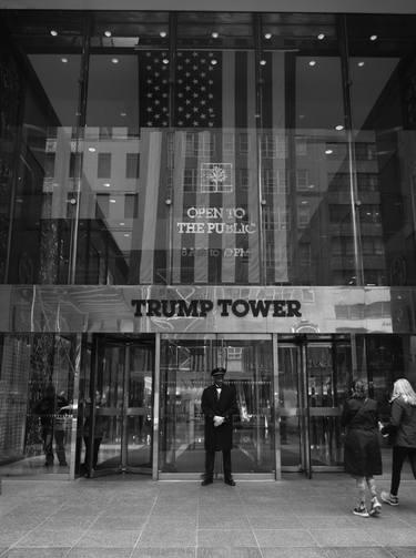 New York-Trump Tower-Waiting For Donald thumb