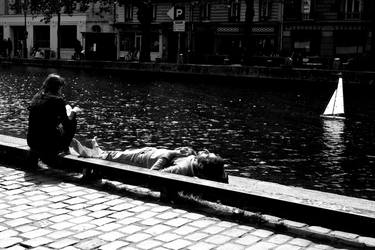 Paris-Sunday on the Canal St Martin thumb