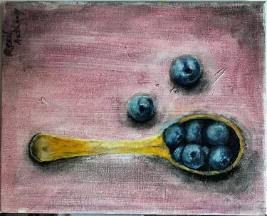 Blueberries in spoon thumb